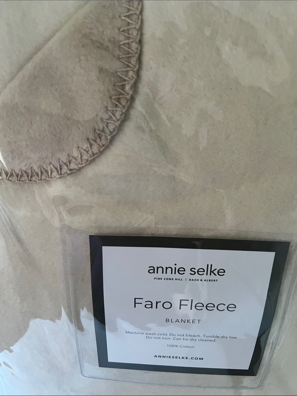 annie selke Faro Fleece Blanket - Taupe